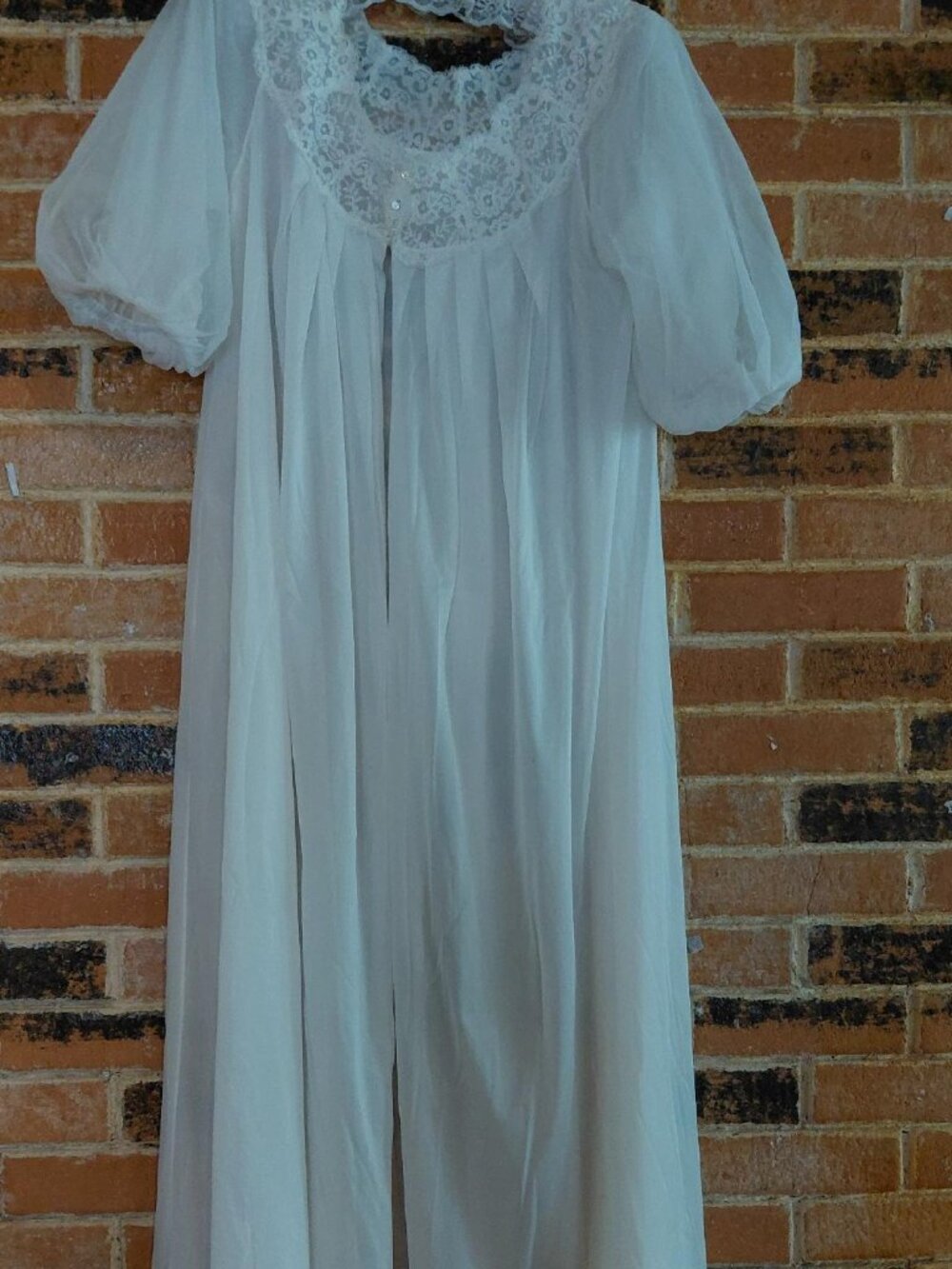 Vintage Vanity Fair White Nylon Tricot Pegnoir Robe